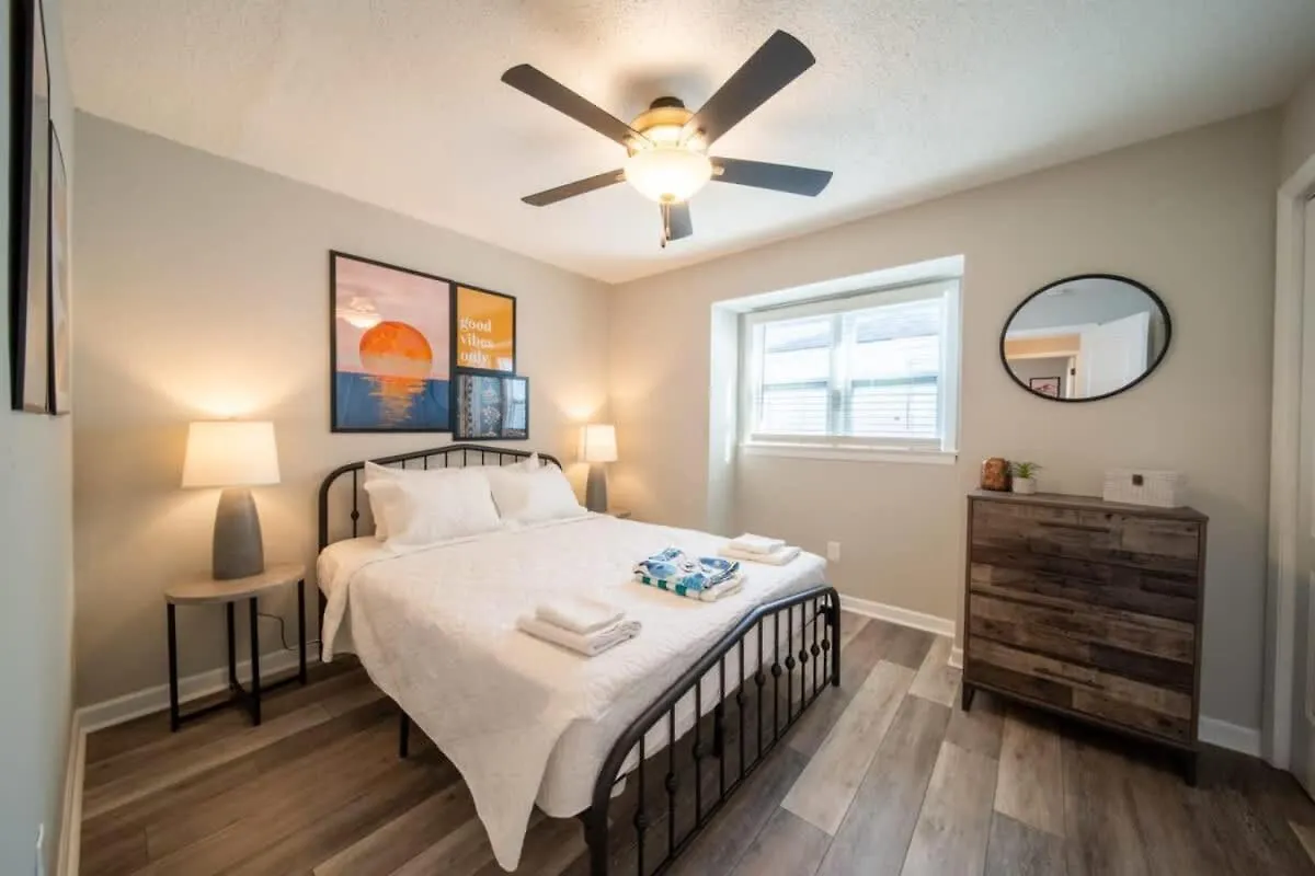 Ov Mosaic - Current Suite North Camellia Acres Apartment
